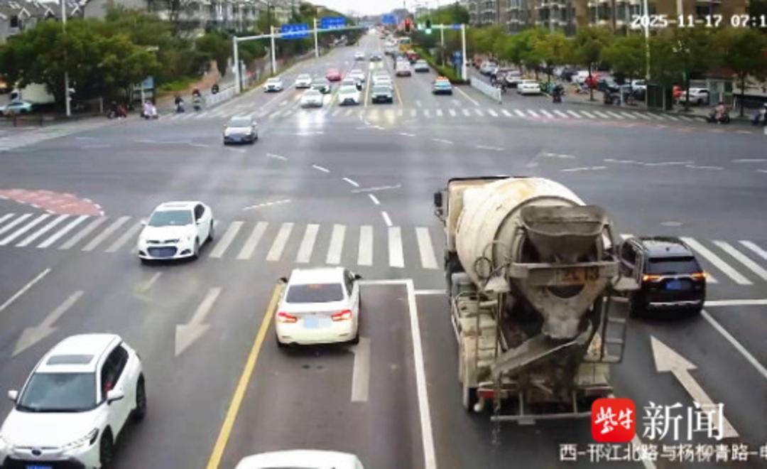 混凝土攪拌車開一路漏一路被市民舉報<strong></p>
<p>混凝土攪拌</strong>，交管部門迅速鎖定“拋灑滴漏”司機:混凝土攪拌